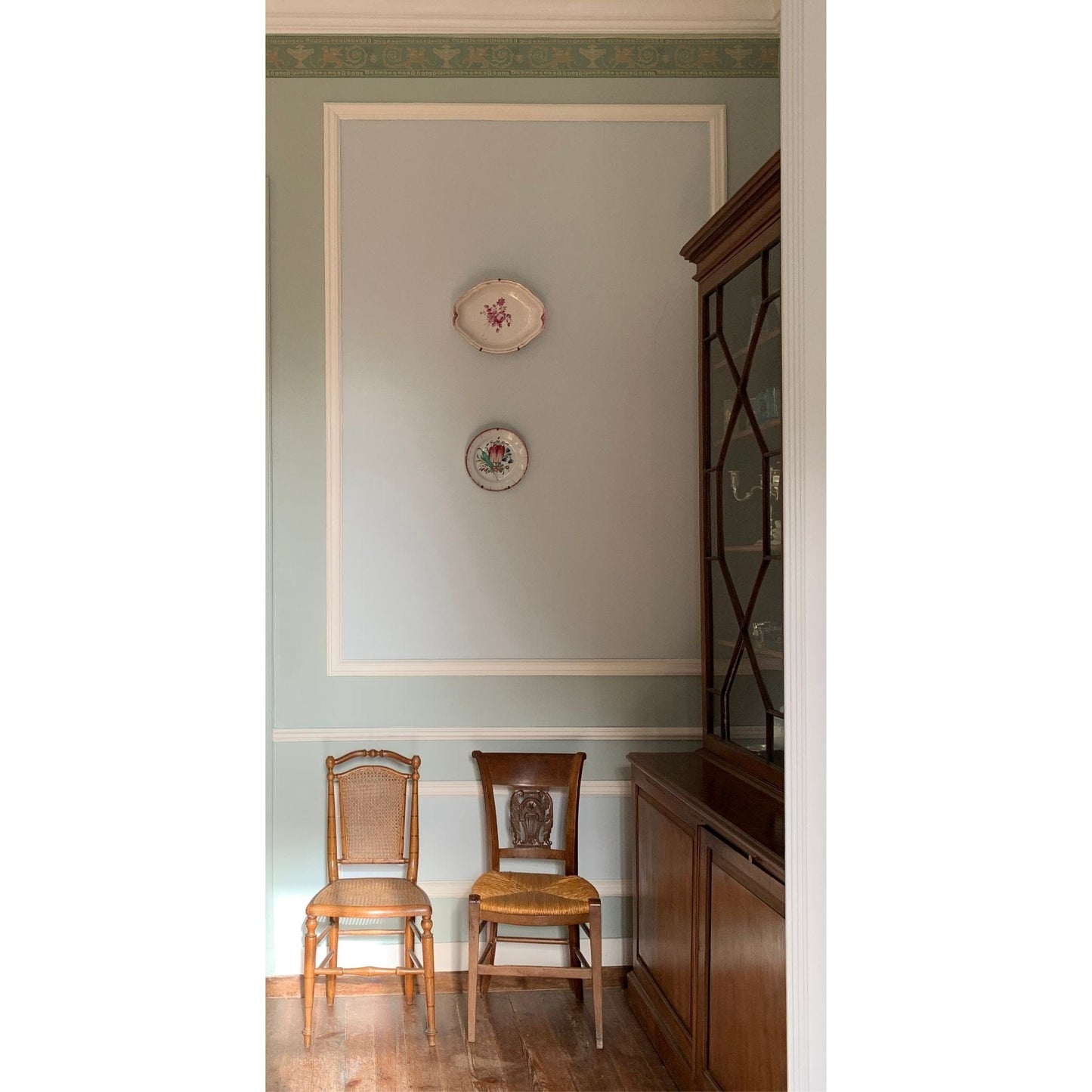WALLPAPER BORDER ROLL Sphinx Wallpaper Border - Classical greens