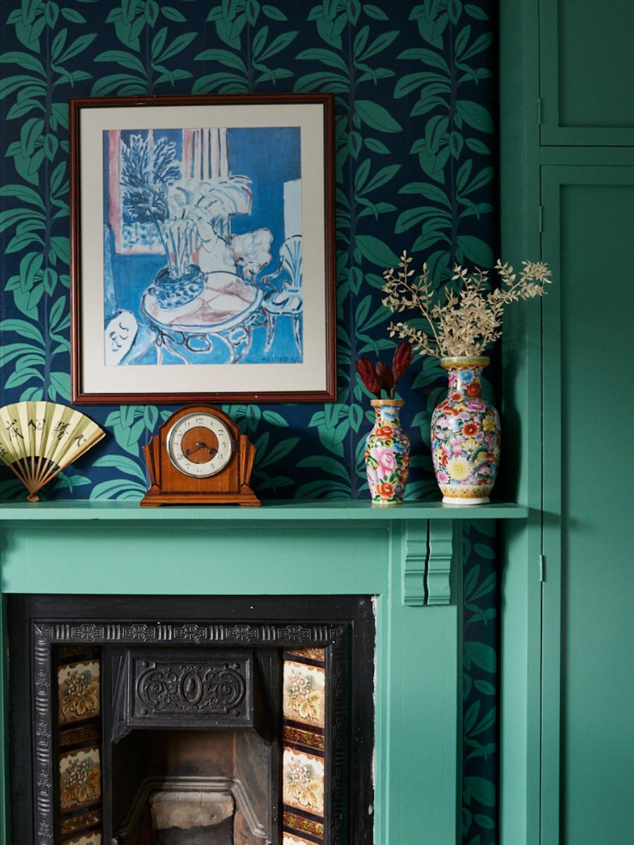 Tips for Pairing Paint and Wallpaper