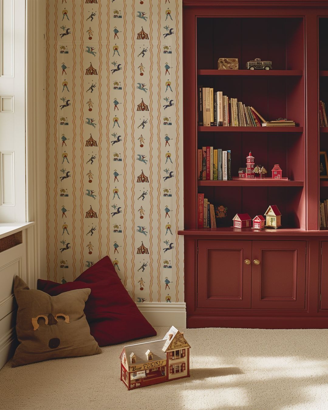Picasso-Inspired circus wallpaper: The Magic of Parade